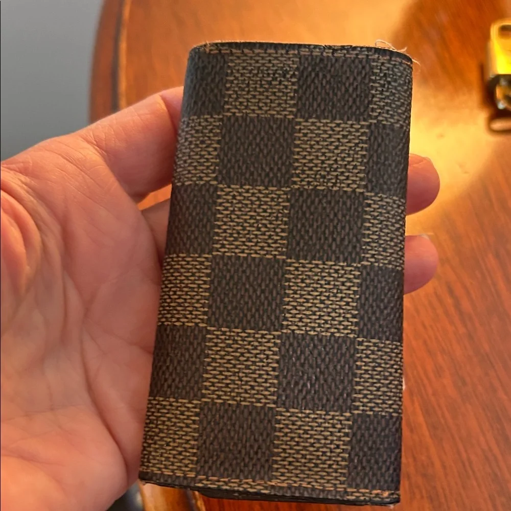 Louis Vuitton Checkered Key Holder with Gold Accent - Picture 3 of 15